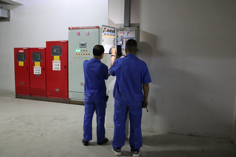 辛勤的售后調試人員